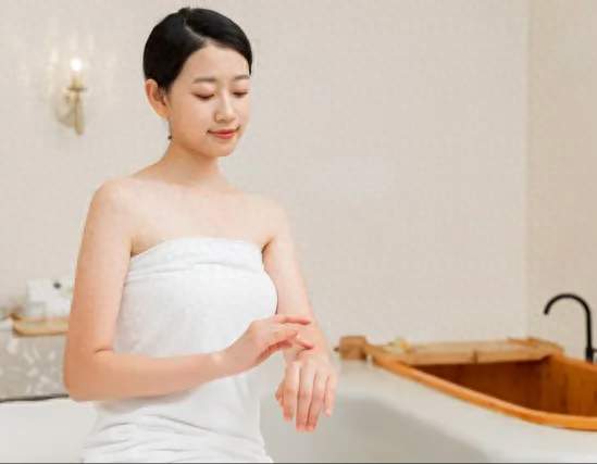 搓澡大姐干了6年说实话：女人脱了衣服才看清的6个皮肤真相