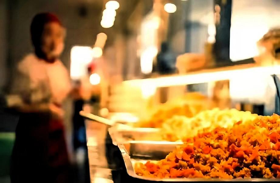 北京这次是动真格了，直接下了死命令。

2027年底前，中小学必须跟“校外配餐”