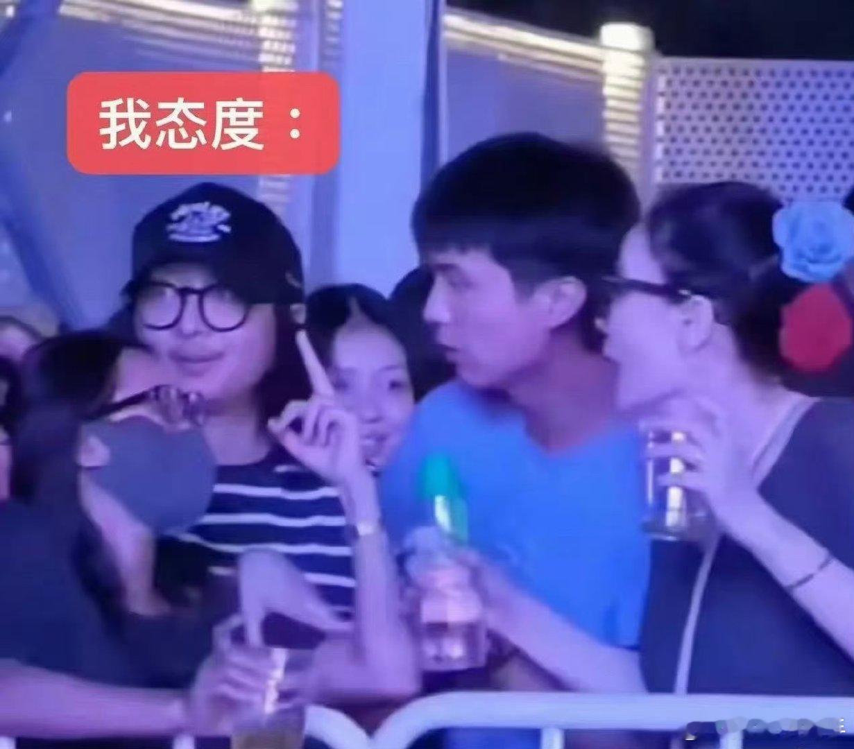另一白衣男子疑似亲了陈粒还有网友注意到画面里，另有白衣男子也有亲吻陈粒的镜头，这