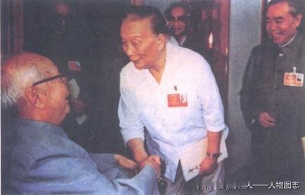 1983年6月15日，叶剑英在北京接见前来问候的李坚真等人