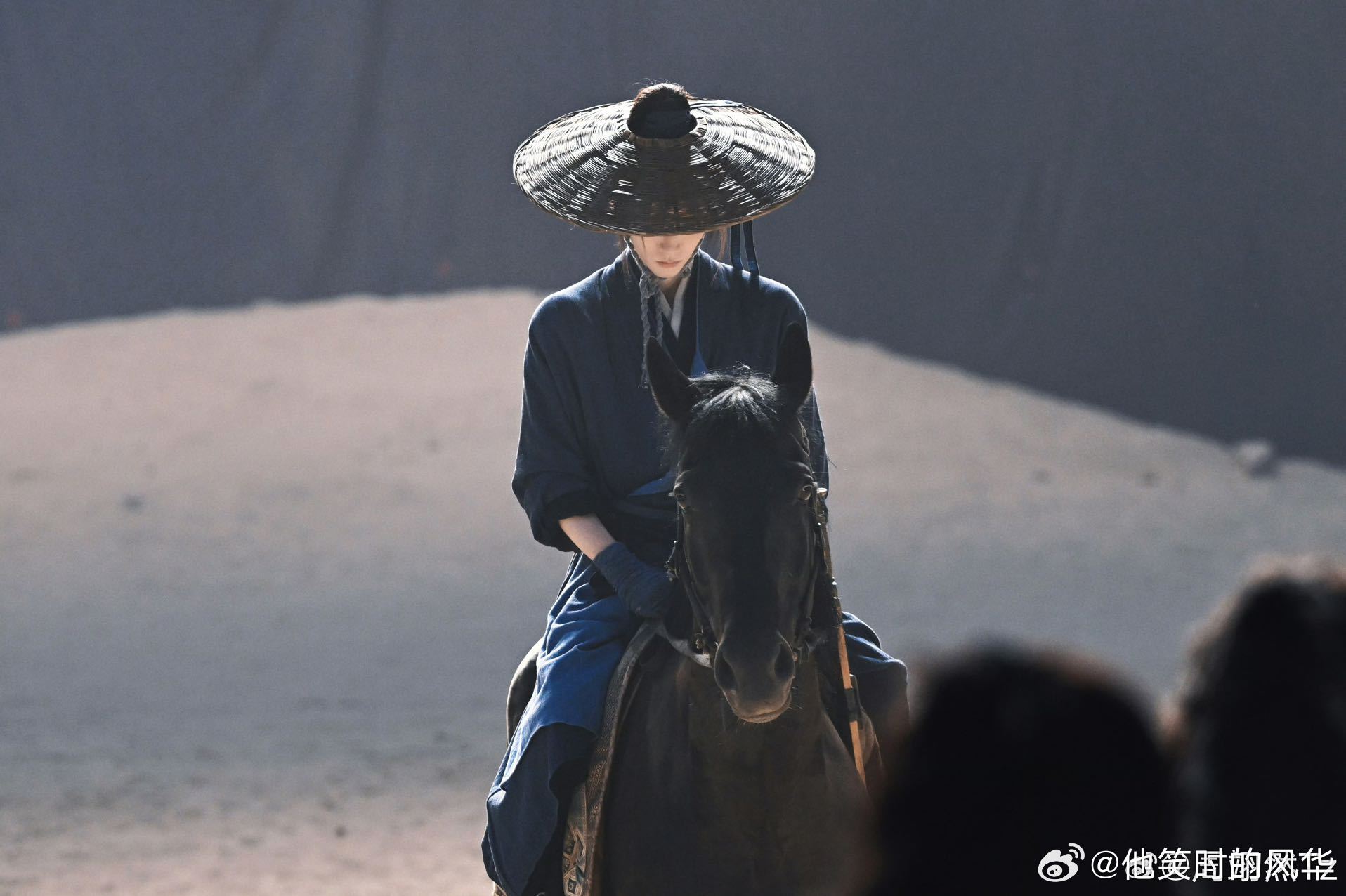 周翊然发红包宣传翘楚🥳追剧偶遇惊喜红包！周翊然联动角色谢燕来送上高考祝福，只顾