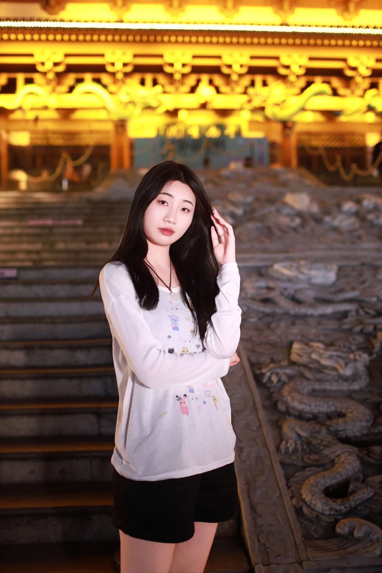 今日份清纯风穿搭 古城夜景街拍 心动打卡地 心动女孩上线 古建筑打卡穿搭