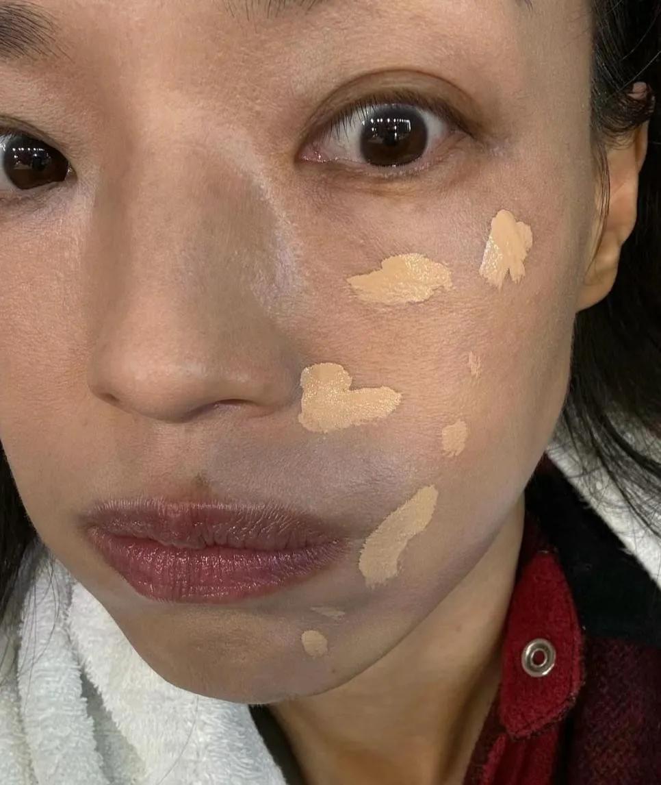 舒淇好自信！这叫活的一个自然真实啊。
#女星的素颜模样# 
#素颜下的明星# 
