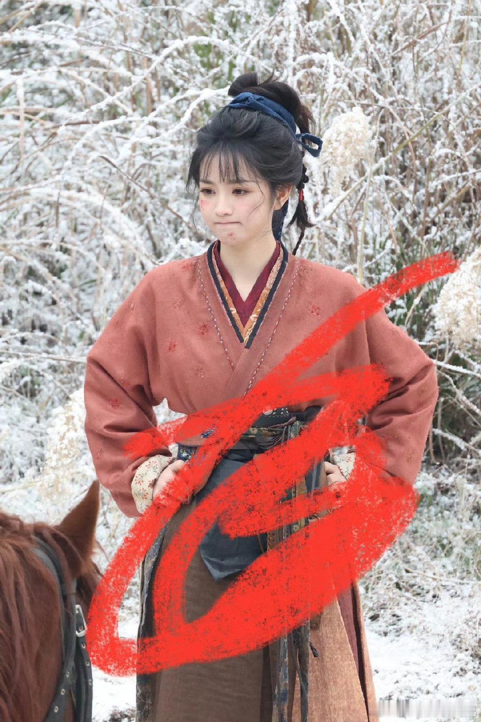 田曦薇找代拍  太萌了啊！田曦薇真是萌物，一套叉腰嘟嘴小连招[亲亲][亲亲]中间