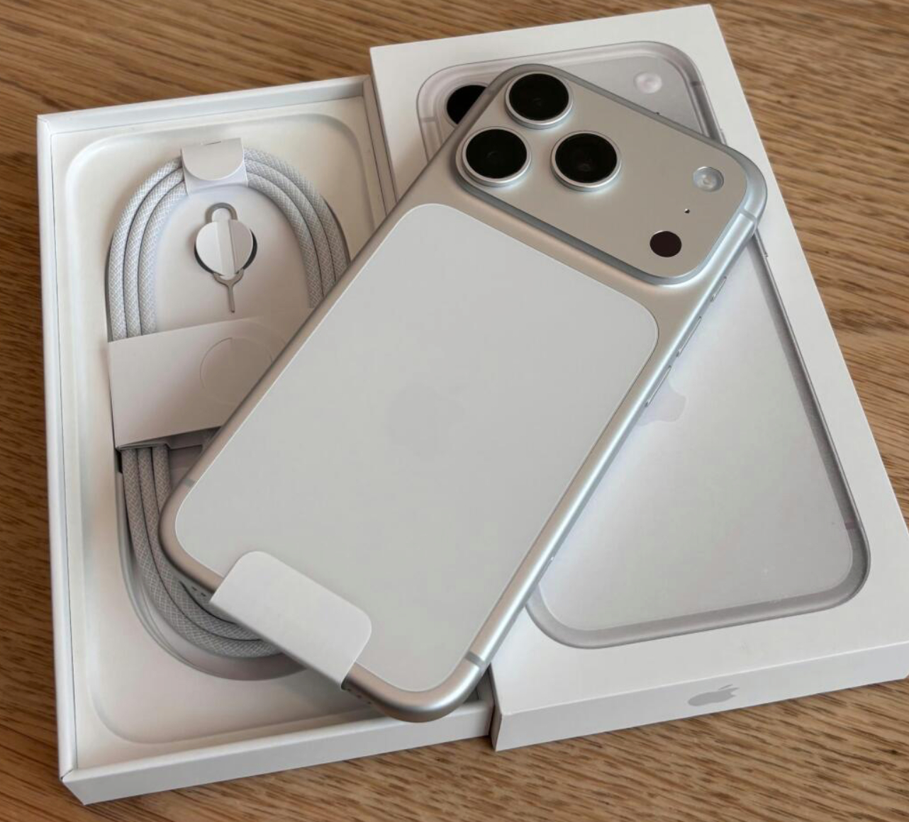 有了iPhone还用买大疆吗 那我就一句话总结一下：iPhone可以替代大部分场