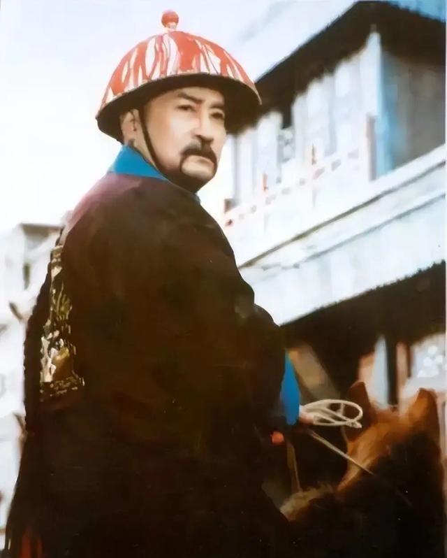 1861年11月2日夜，肃顺在密云行馆被秘密逮捕，当时他双手双脚像犬马一样被捆绑