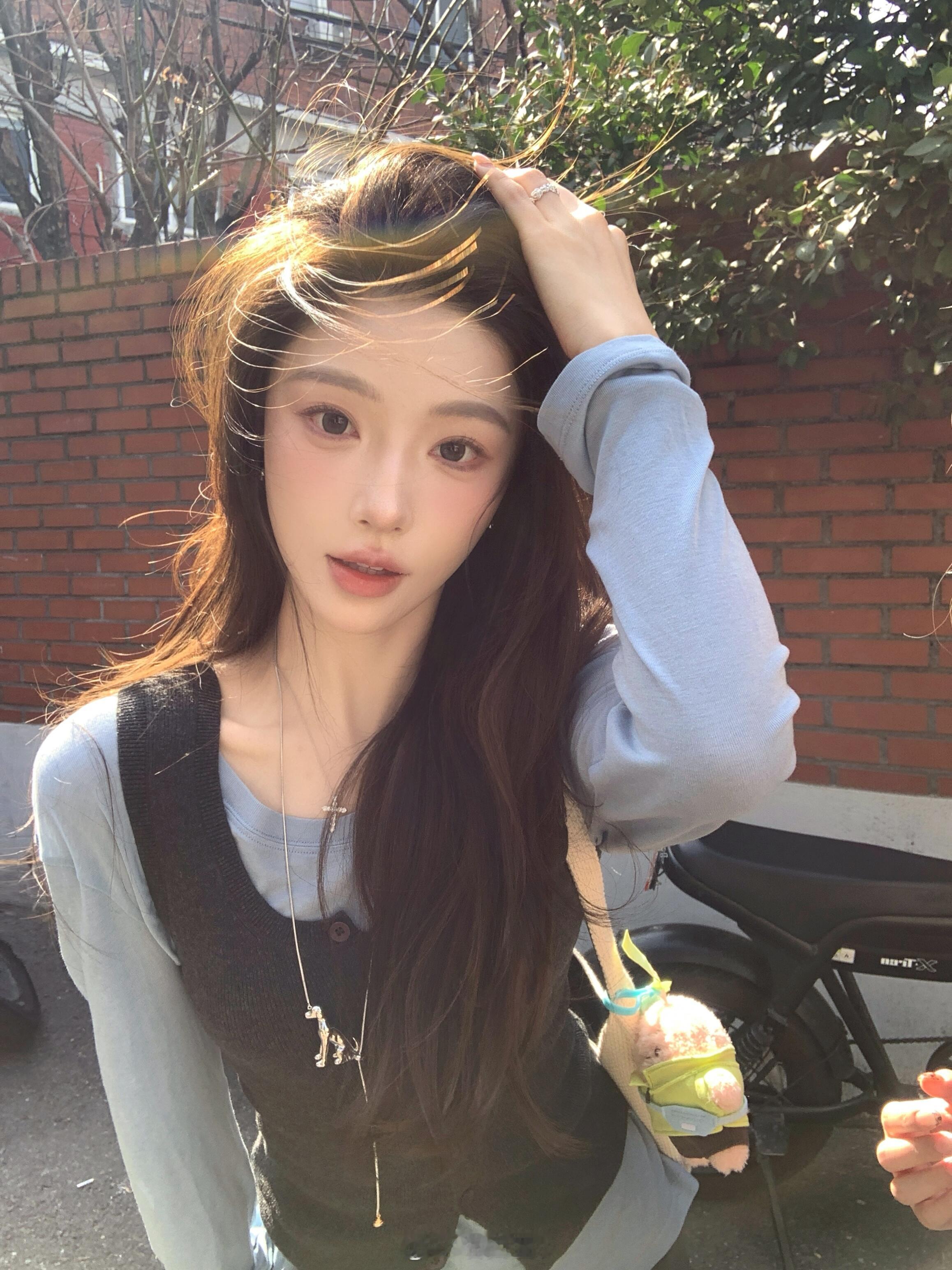 今天的阳光有点小漂亮☀️🌳🦔潘白雪[超话] ​​​