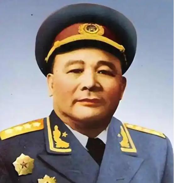 1955年，新中国首次授衔仪式上，一位缺席战场十余年的将领竟位列十大将第二，引发
