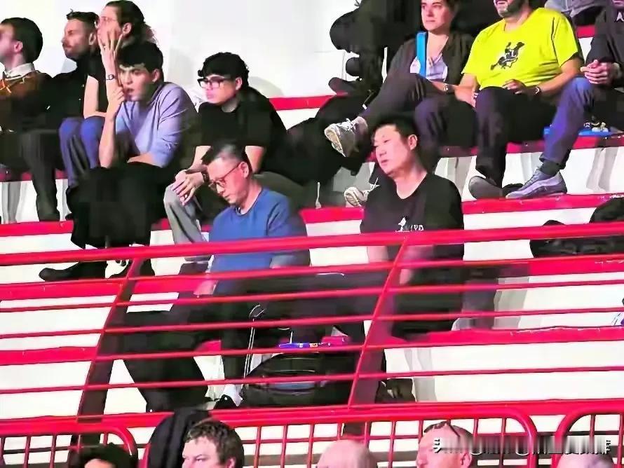 中国女排主教练赵勇和袁灵犀去意大利是专程为了去看庄宇珊打球吗？
前几天赵勇和袁灵