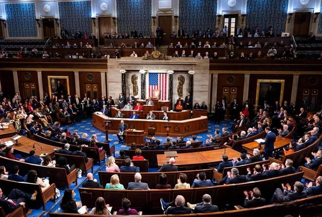 美国翻脸：中国我动不了，先拿加拿大开刀！

美国贸易代表格里尔最近在国会撂下狠话