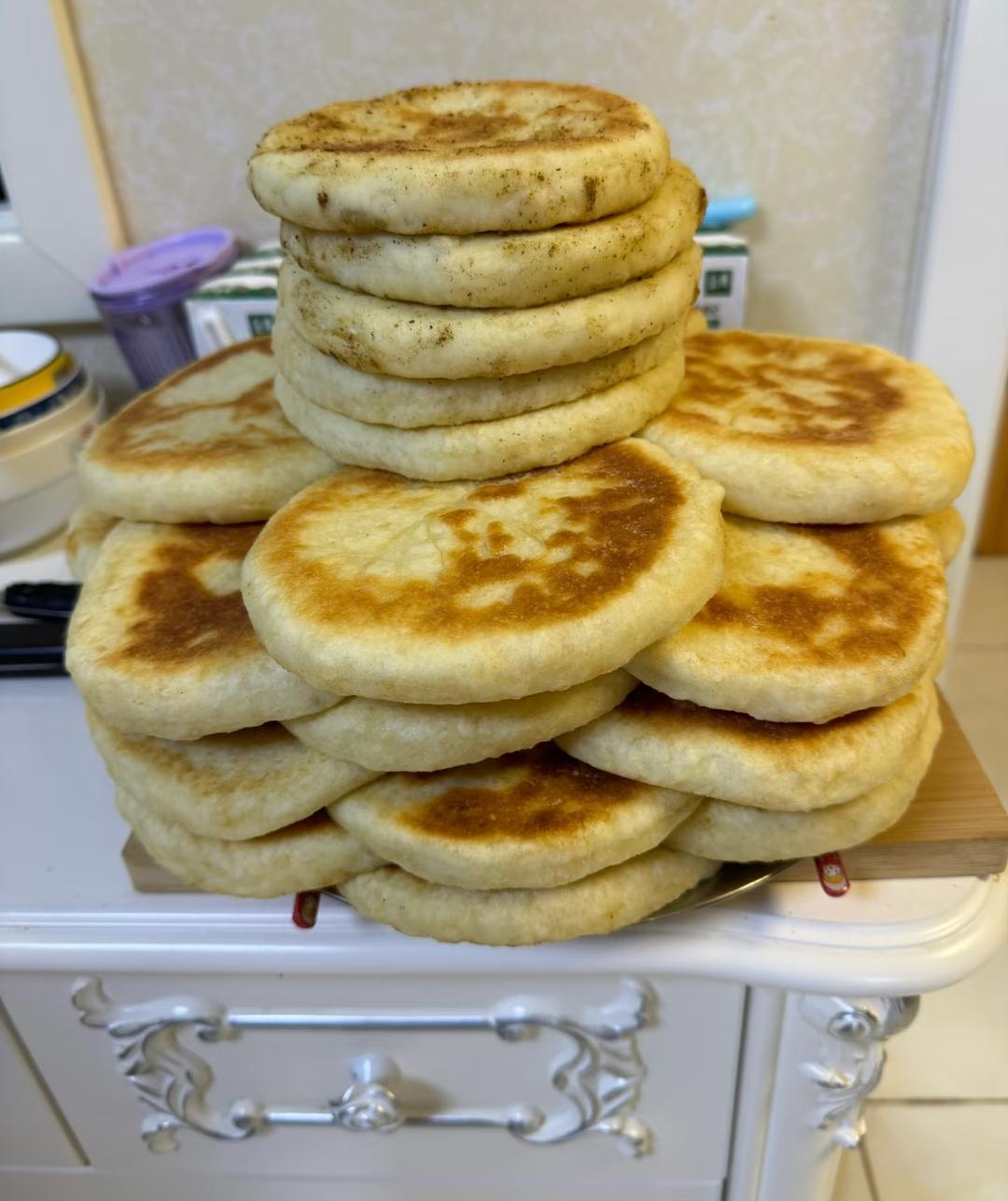 9点多刚躺上床想睡觉，儿媳妇一条“妈，你睡了吗”的信息弹了出来，我立马精神了。她