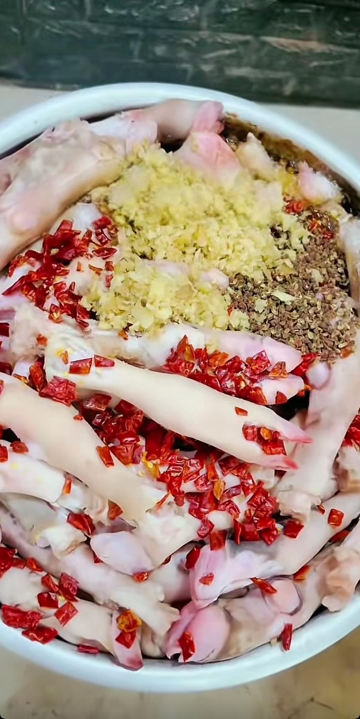 李庄儒卤鸡爪、炖鲅鱼、潘三羊蹄，哪个才是费县夜市必点的名菜？