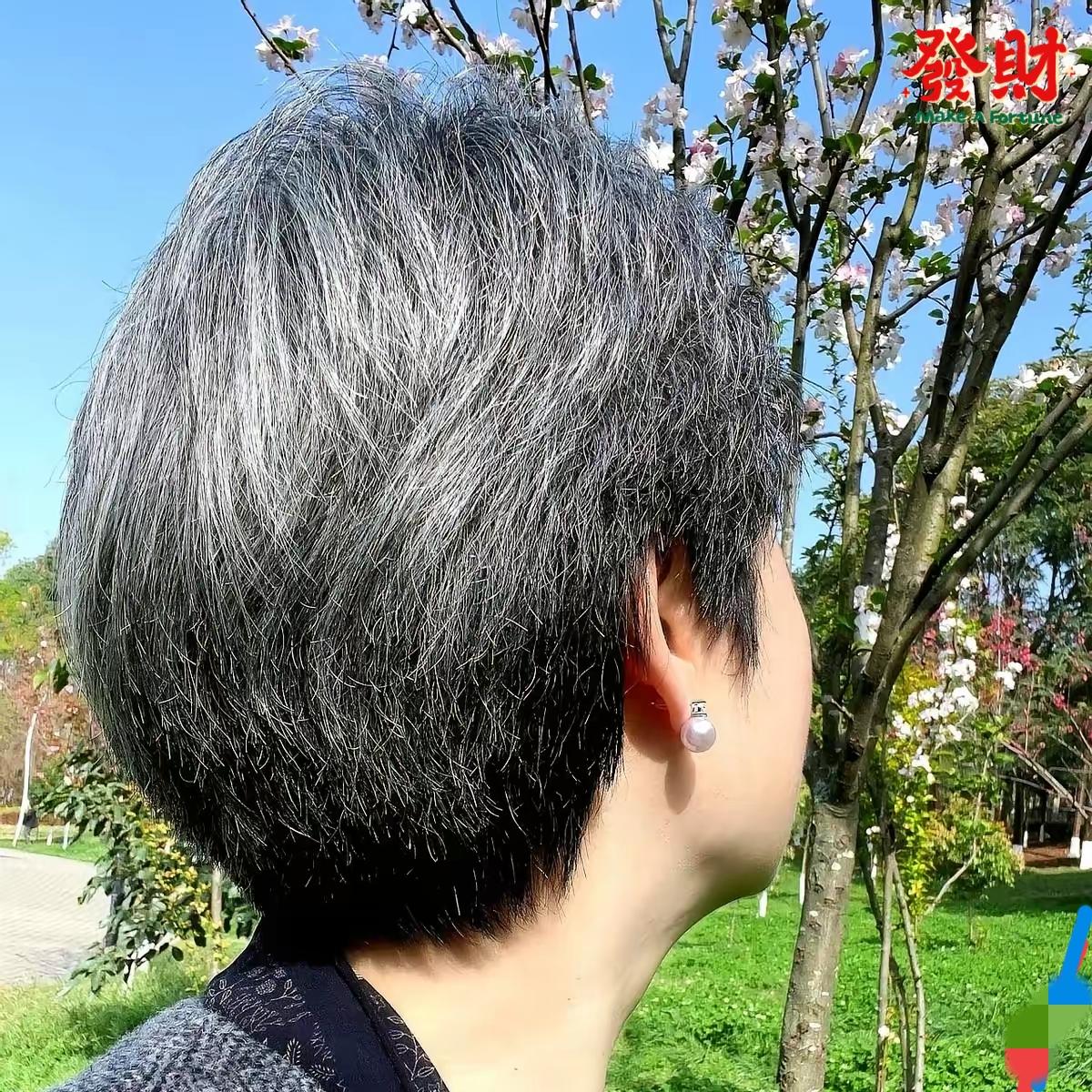 一位96岁的老太太，退休金一万二，有四个子女。她养老的方式，是直接把儿女当员工“
