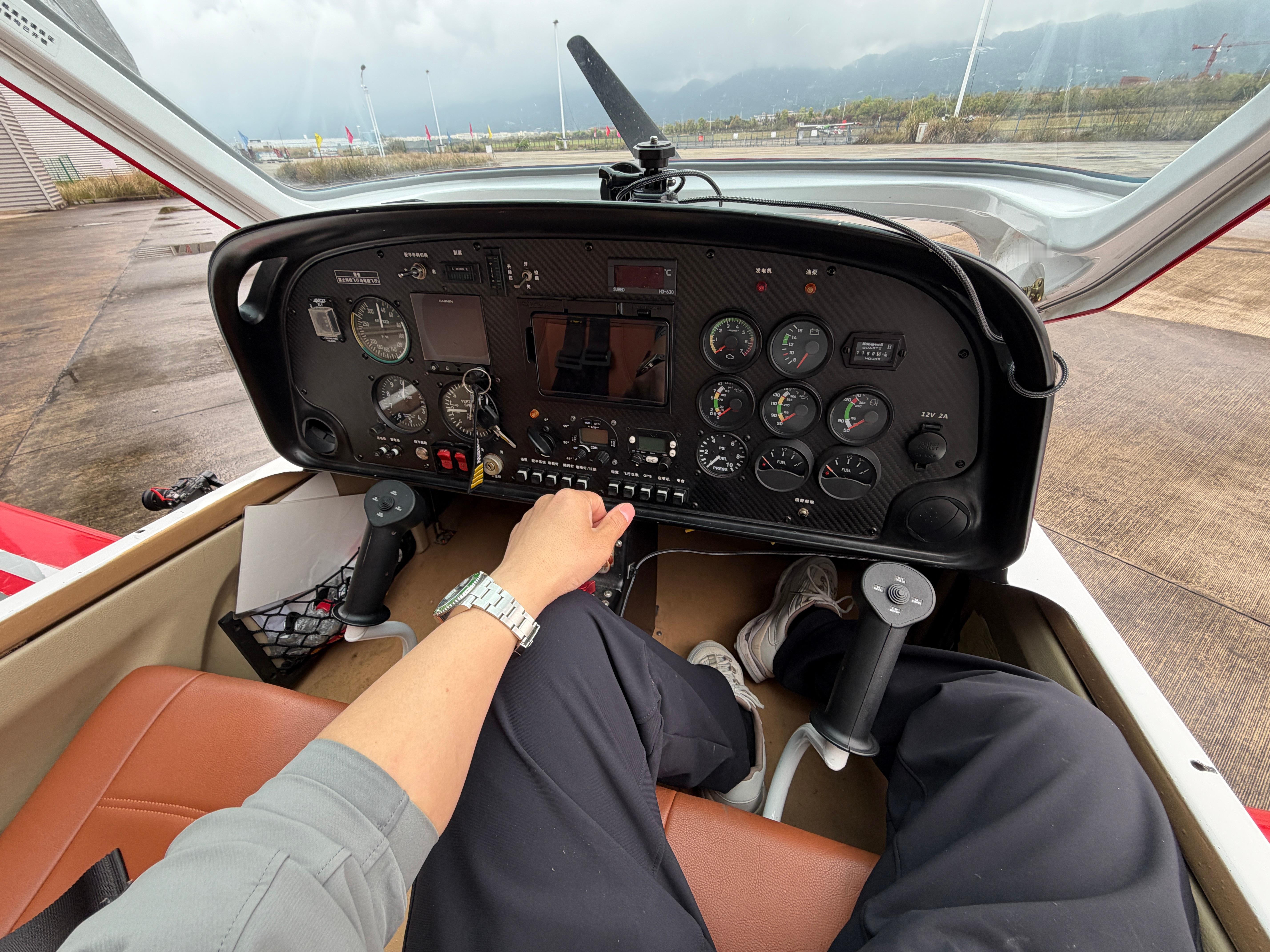 还能坐一个谁敢来坐？