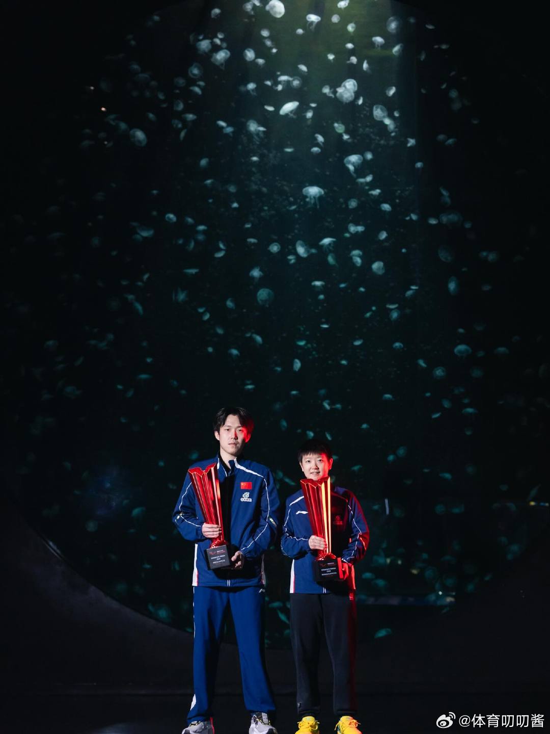 孙颖莎王楚钦新加坡冠军宣传照 2026年WTT新加坡大满贯落下大幕，王楚钦和孙颖