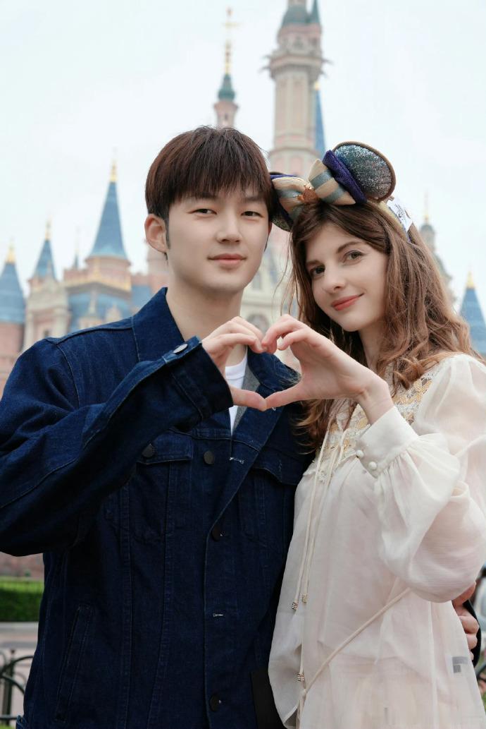 阿诺回应董力变了初入职场金融季阿诺一句他没变真的好温柔，朝夕相处才懂，他只是褪去