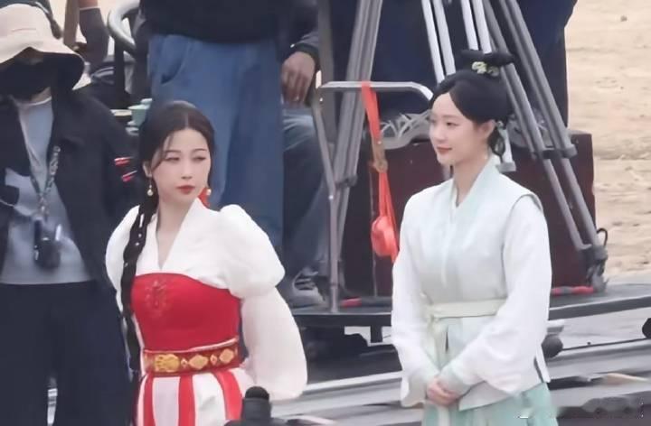 虞书欣 张云龙《云初令》的路透衣服质感好差，云龙怎么突然就上年纪了这还能跟虞书欣