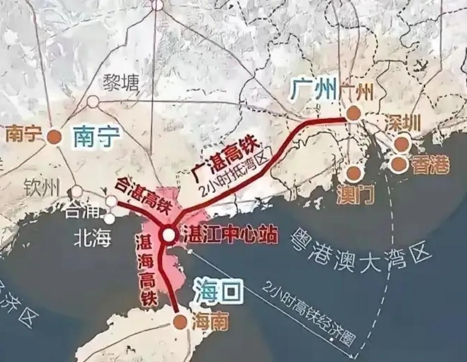 北部湾地区的湛江与钦州在区域发展中的定位各有优势，谁能更好地带动粤、桂、琼三省发