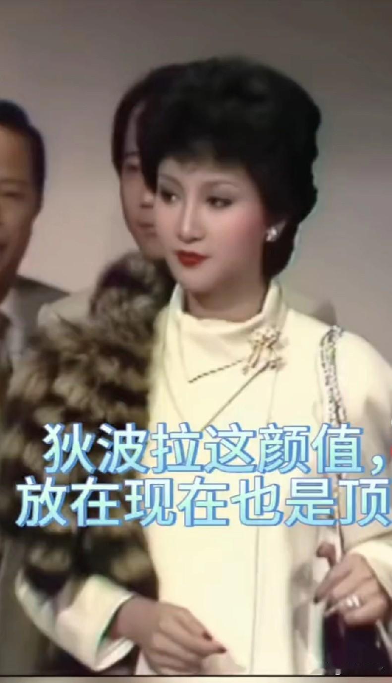 年轻的狄波拉真担得起美女天花板这个名号！她1973年参加香港小姐竞选夺冠，那时候