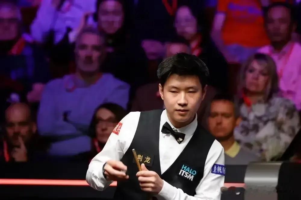 擦！一点面子也不给？！
三次单杆破100！赵心童6-1战胜老大哥丁俊晖,晋级上海