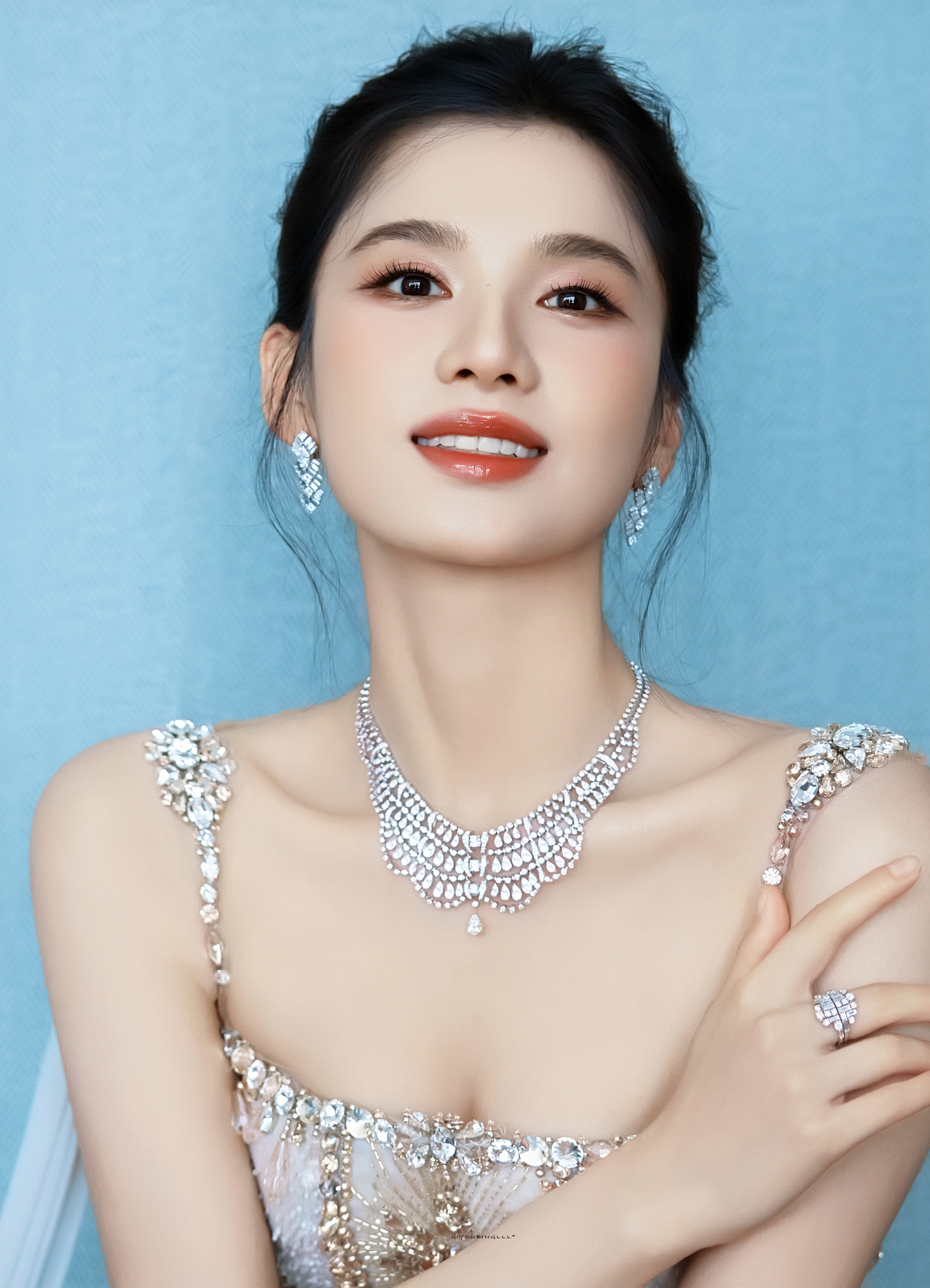 - 张婧仪 。 