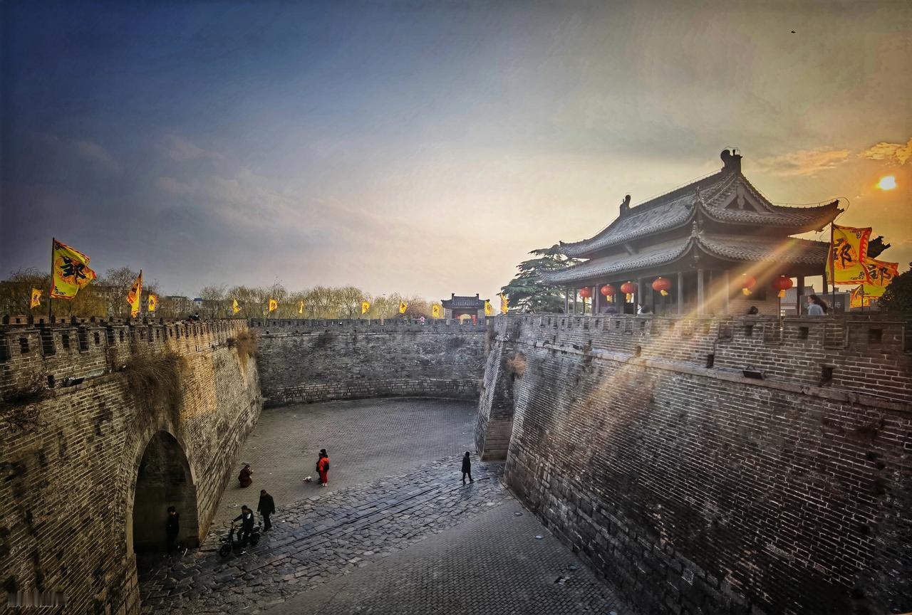 ‌楚国历代国都的变迁经历了多个重要城市，主要包括丹阳、鄢郢、纪郢、陈、巨阳和寿春