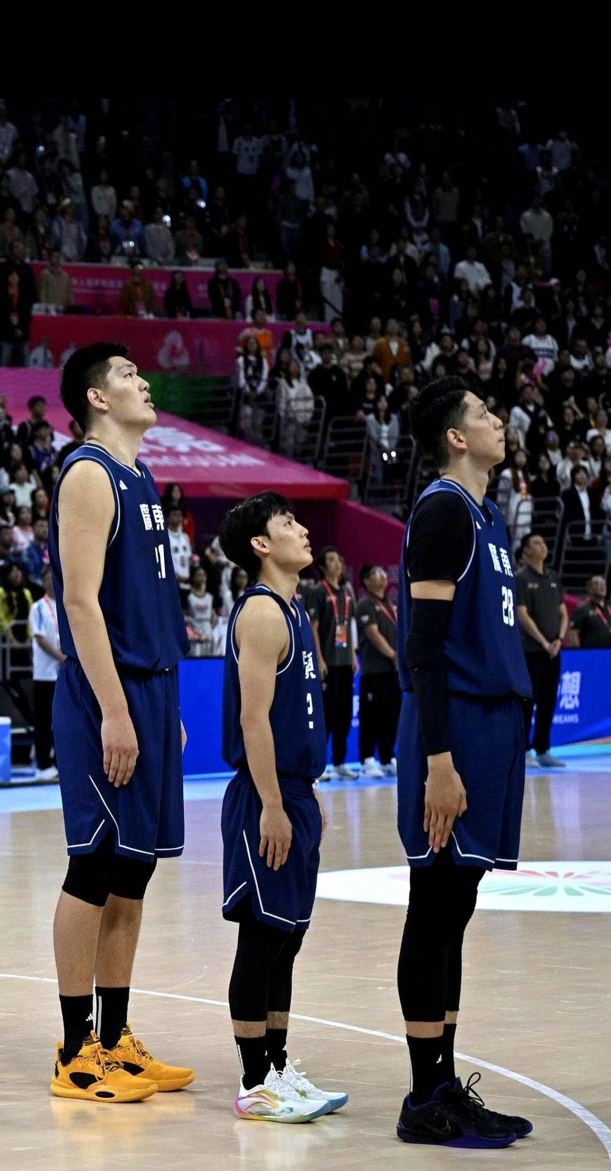 沈梓捷是中锋

可别以为中锋只能高个子杵篮下！全运会广东对辽宁决赛里，沈梓捷首发