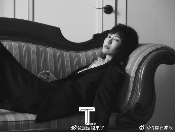 唐嫣连续三年登封杂志七月刊封面 盛夏蝉鸣见证三回登封，唐嫣持续锁定七月刊封面资源