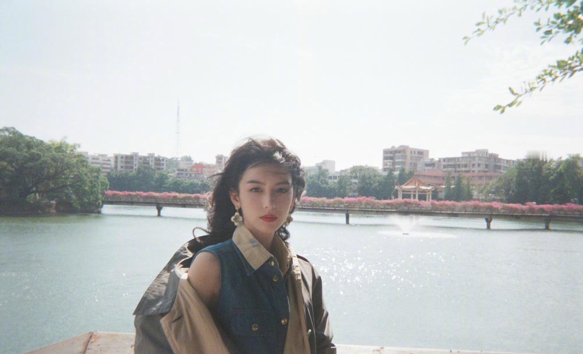 豆包给周也指导的穿搭今晚见～周也～追梦1983，你好1983！你好，夏晓兰～✨假