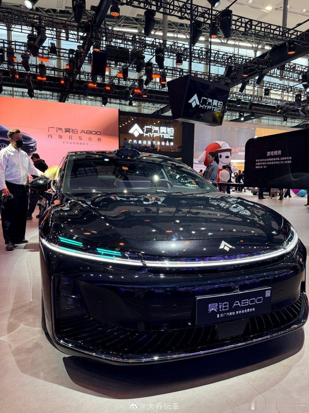 2025广州车展挖到宝！广汽昊铂A800这波操作是真懂市场需求～ 颜值本就在线，