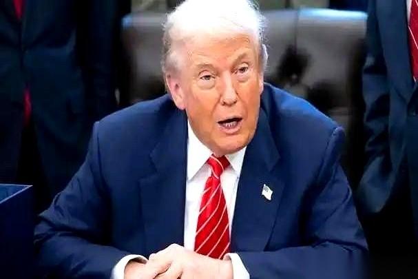 特朗普现在肯定特绝望。
真的，就那种感觉：打，打不赢；撤，不敢撤；停，人家不跟你