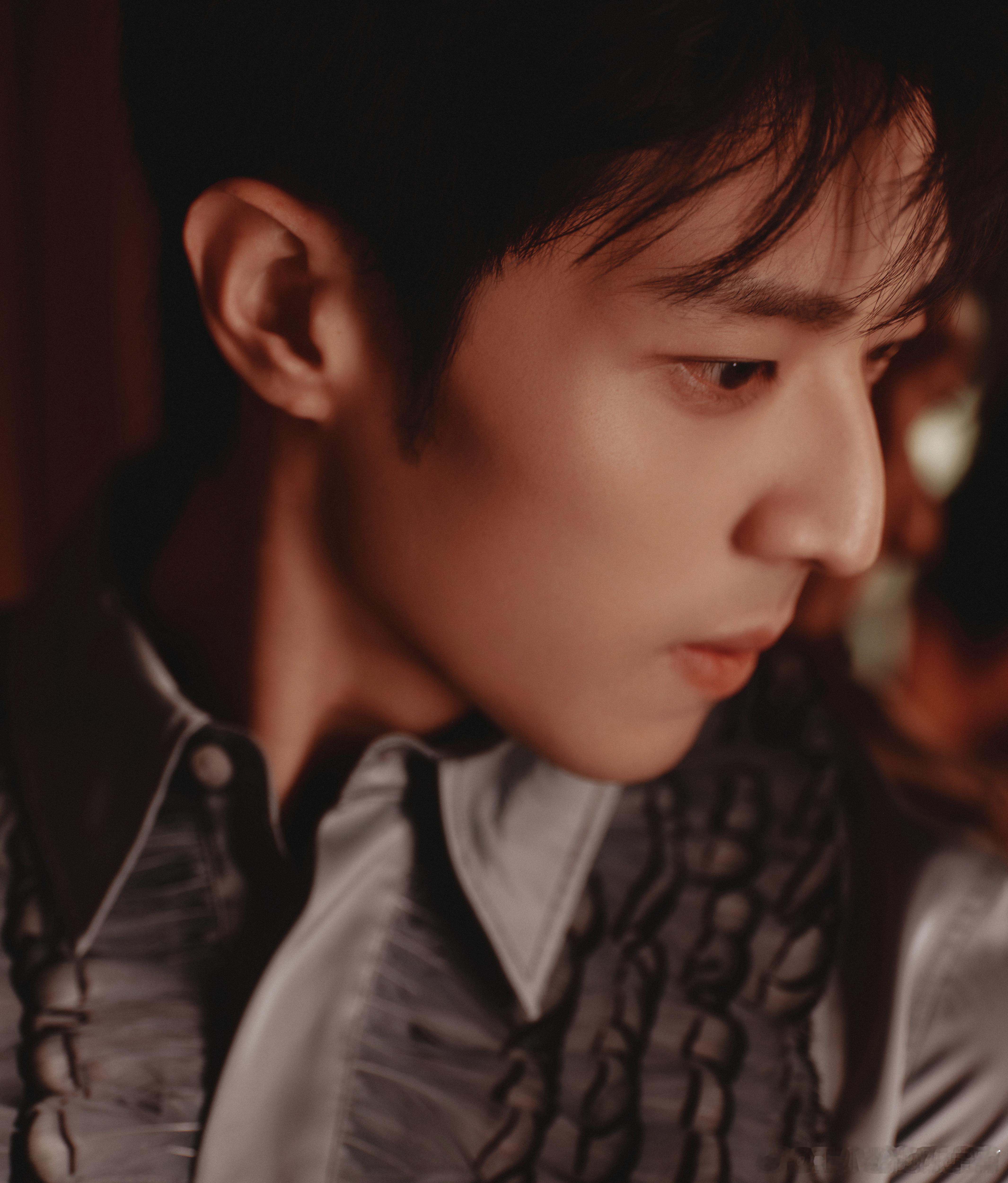 陈靖可扶了陈妍希陈靖可这一扶直接扶到了大家的心巴上，熟男魅力爆棚说的就是他这种吧