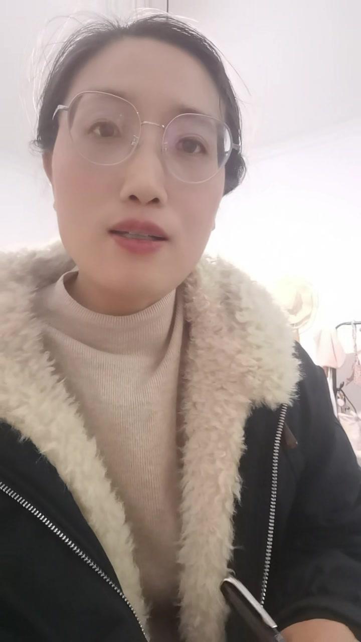 化学合成面料里，涤纶（聚酯纤维）最常见，占全国面料80%。它优势很多，强度是棉质