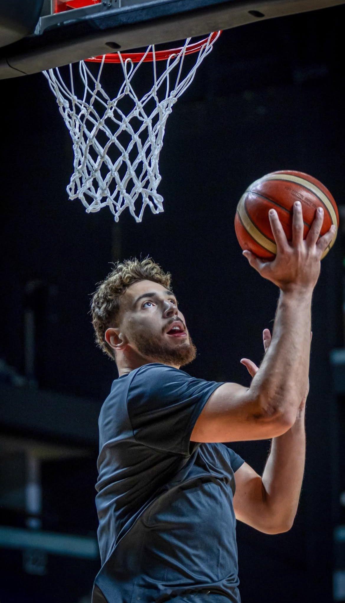 申京ins更新自己身穿土耳其球衣打球照片申京休斯顿火箭NBA吐槽大会 ​​​