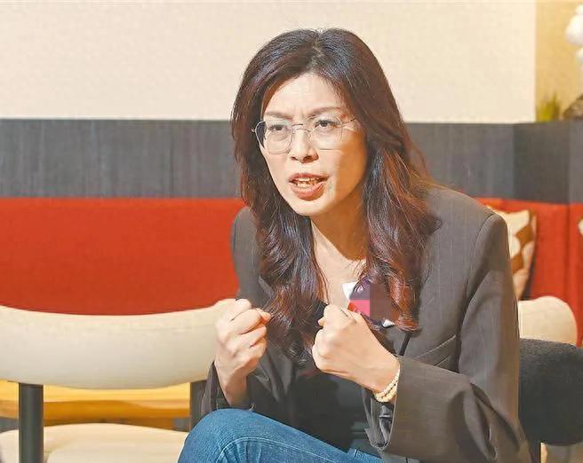 郑丽文当选国民党主席，民进党气急败坏，马英九表态，大陆发贺电

郑丽文不出所料地