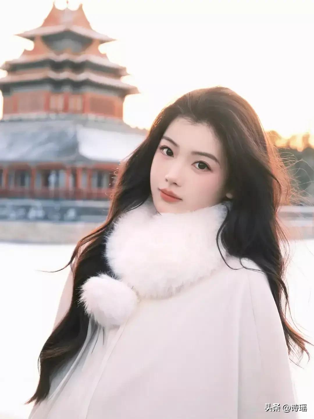 黑龙江哈尔滨一校花明艳爽朗，堪称冰城俏姑娘，美得让人瞬间动心黑龙江哈尔滨一校花明