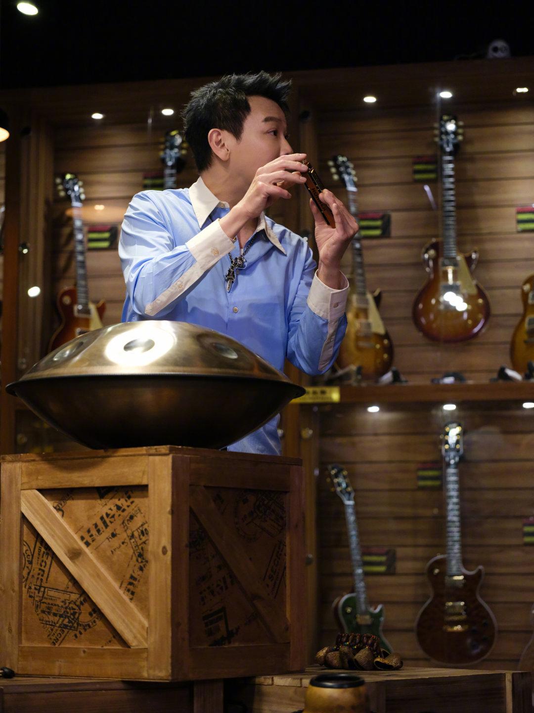 鲁豫：听说你最近有10后小粉丝了？什么情况？

陶喆：对啊！我朋友家12岁的孩子