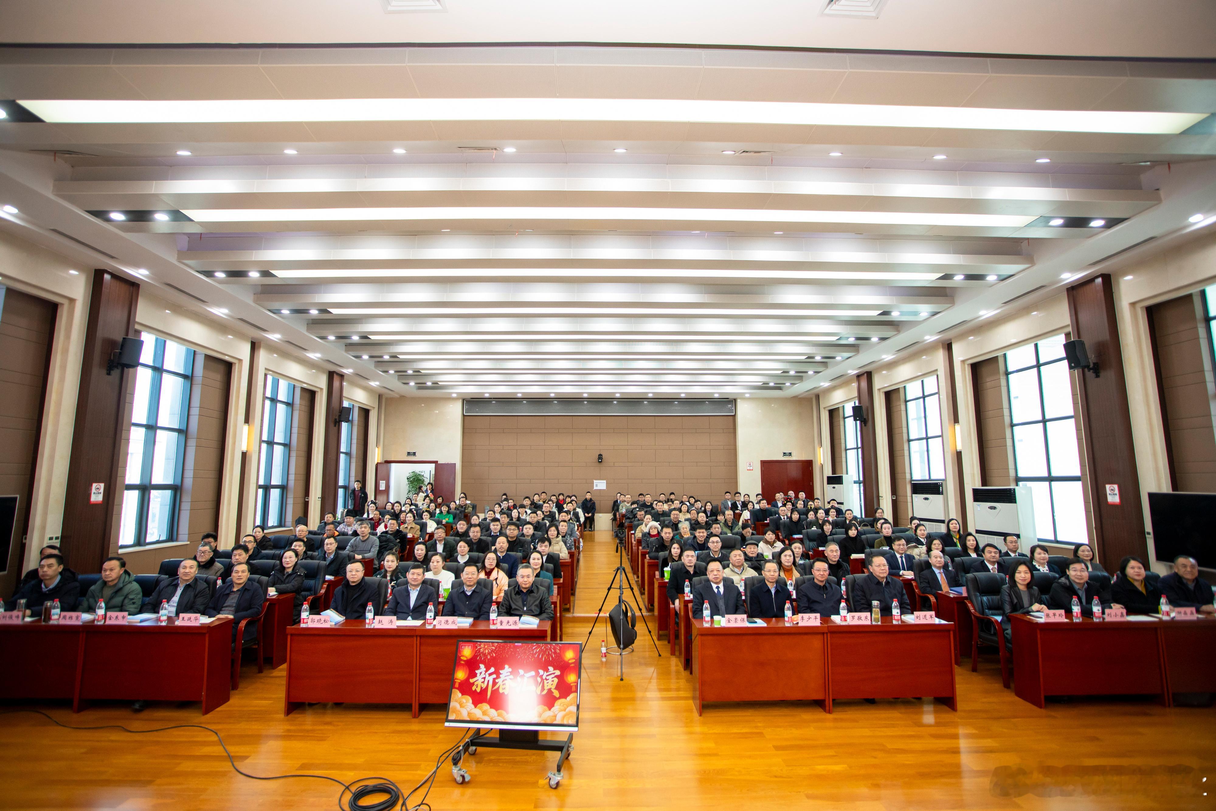 2月8日，民革襄阳市委会举办年会，全面总结2025年工作成效，科学部署新一年工作