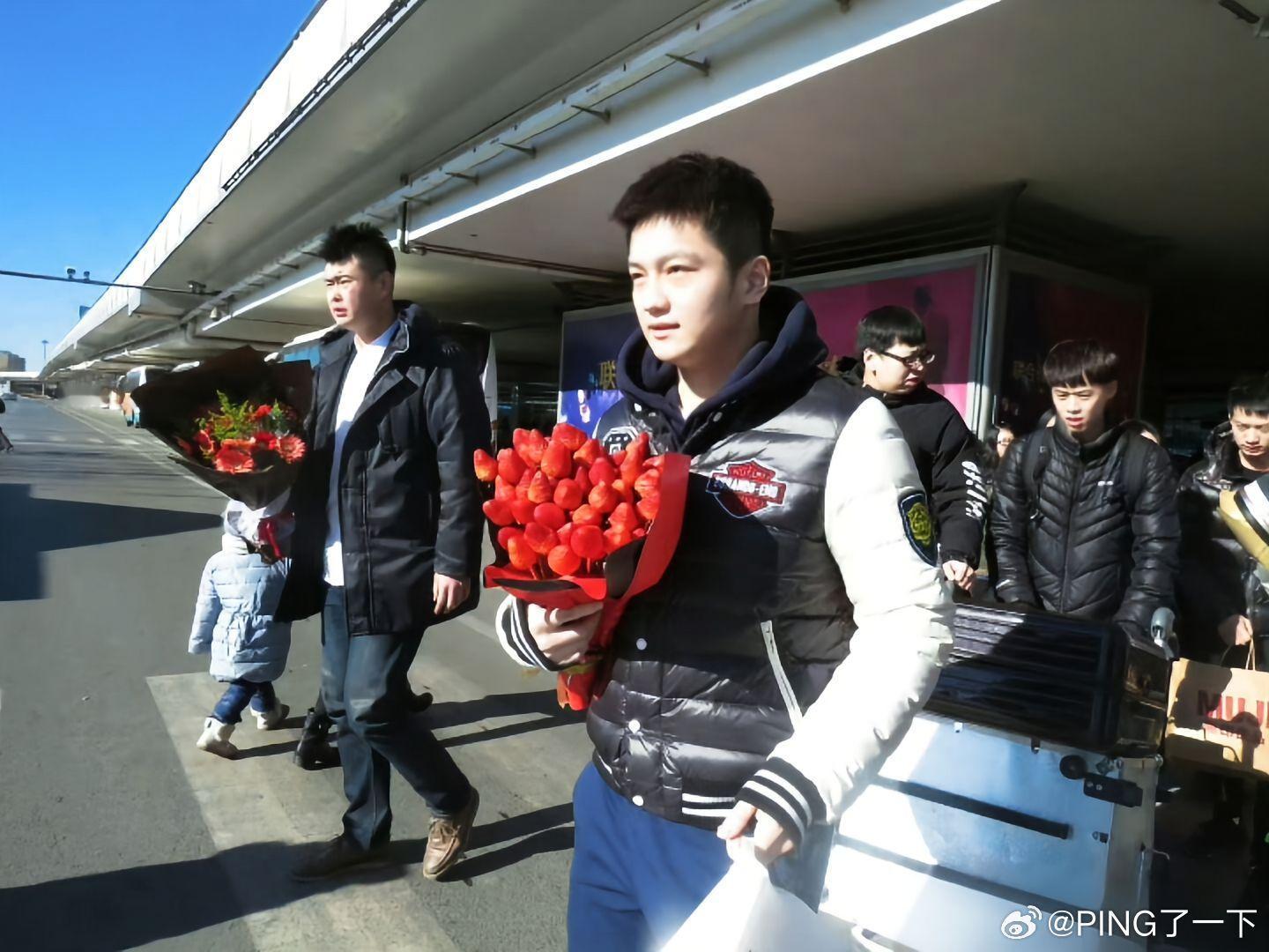 原来手捧花中不止有鲜花还可以有草莓🍓 ​​​