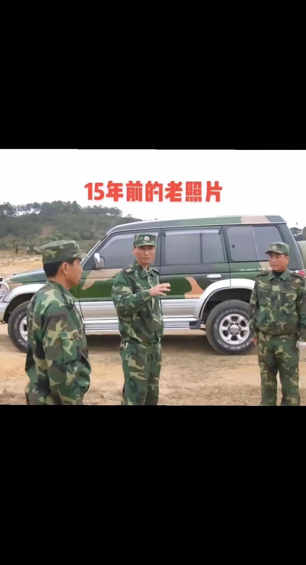 图中这位首长到底是师长、旅长还是团长呢？