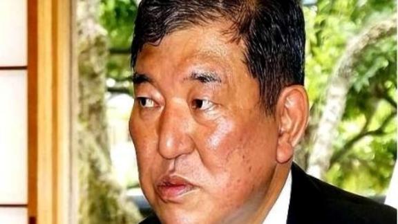 日本这一刀捅得可真够狠！中美贸易战打得火热的时候，日本突然跟进制裁，断供了十多种