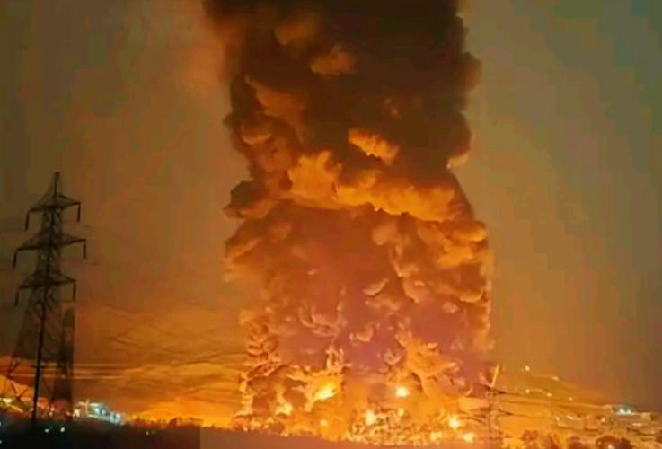 原以为还要推迟 5 天，结果人家连招呼都不打，直接掀桌子了。

美以联军突然对伊