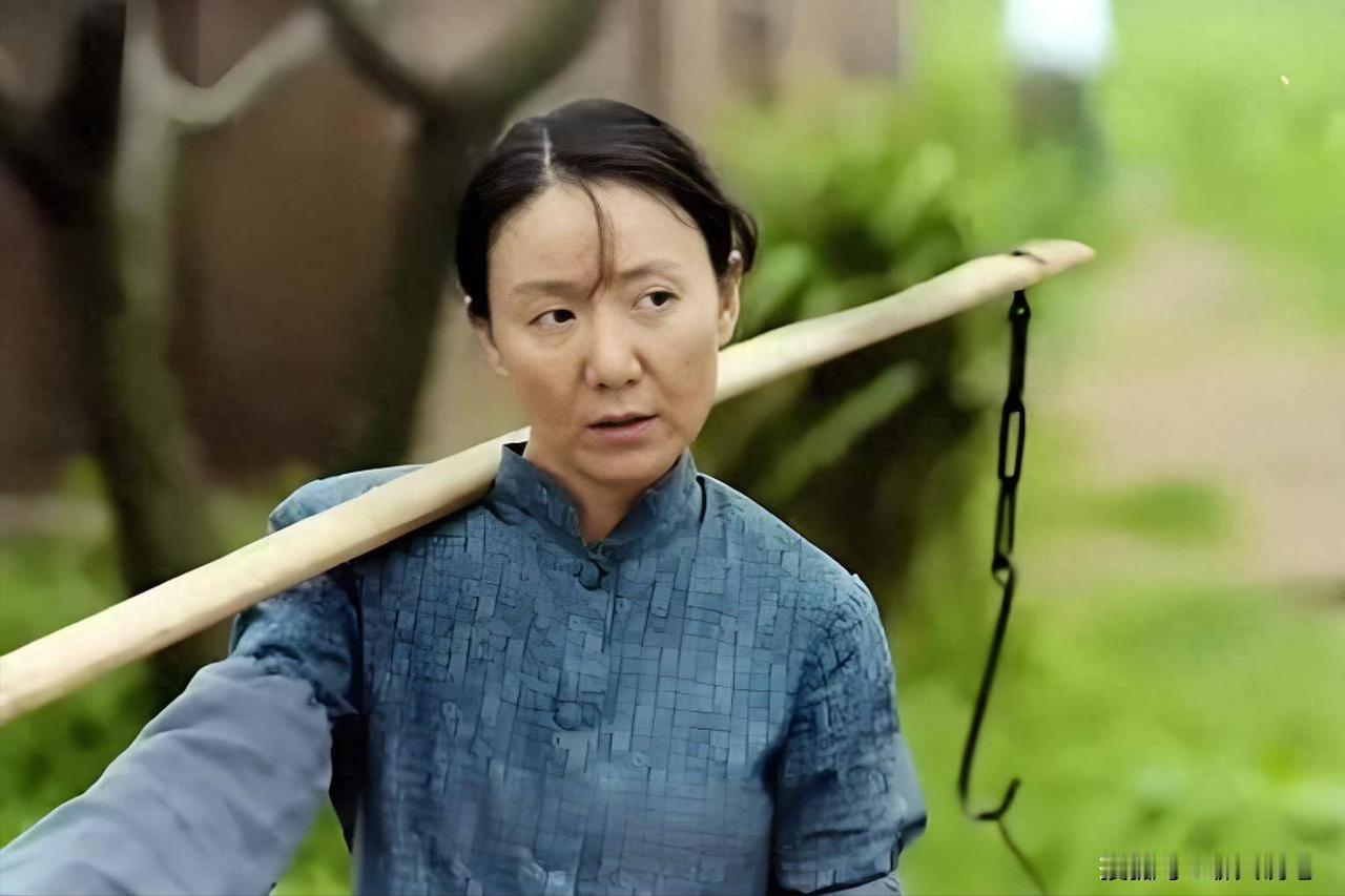 原来张桂英从来都不是像王振彪所说的那样是普通的农村妇女，她最开始是我党的女干部，