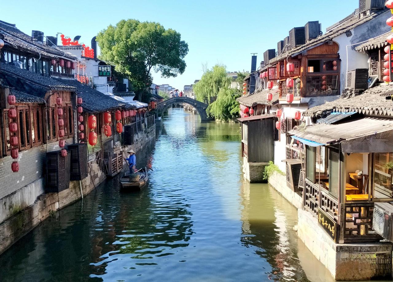 📢春天约上海周边的老伙计们，来一场江南水乡之旅，这次的民宿就在景区内，免费穿汉