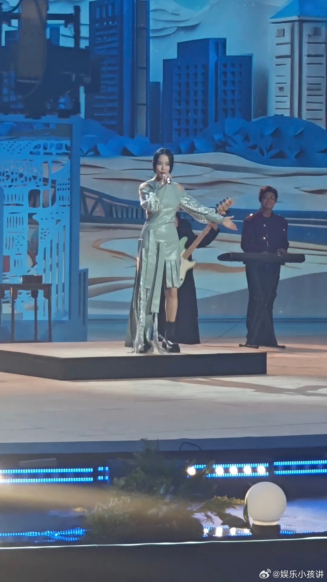 黄龄央视晚会路透带了3套造型 黄龄加盟央视非遗晚会太有料，沧州路透解锁3套神仙造