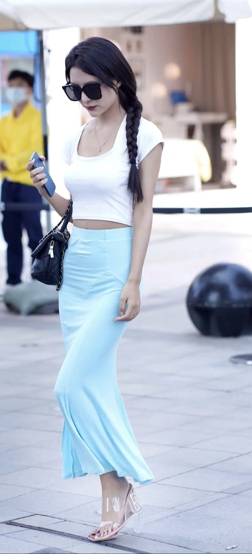 美女。墨镜