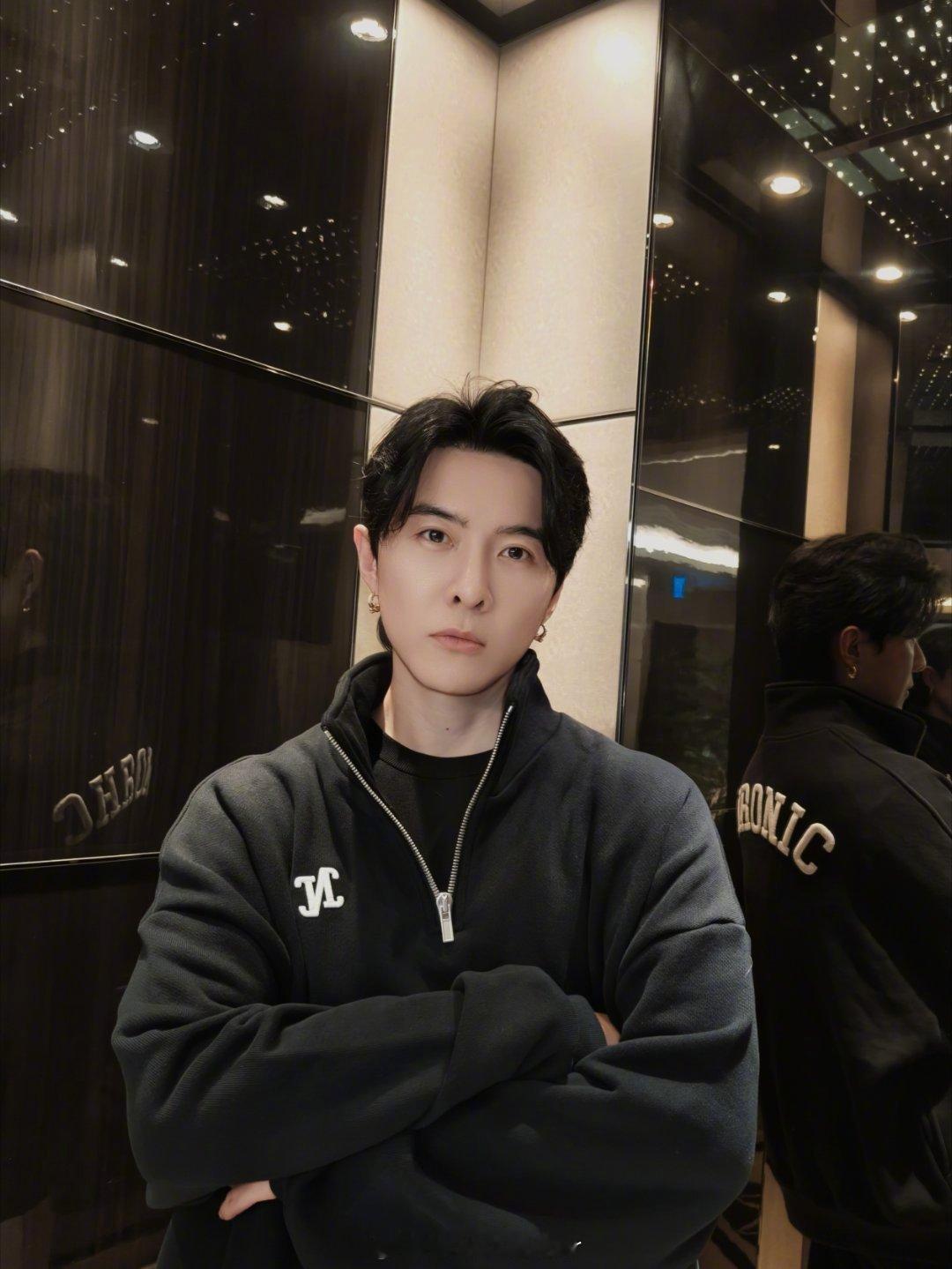 唐禹哲工作室声明唐禹哲已于去年主动报到 17日，发声明回应兵役相关事宜的热议，称