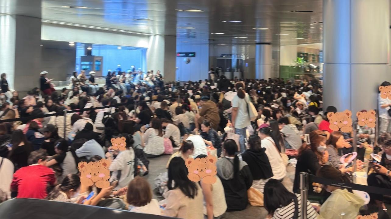 宋威龙真火了？曼谷GUCCI活动，这么疯狂这么多粉丝 