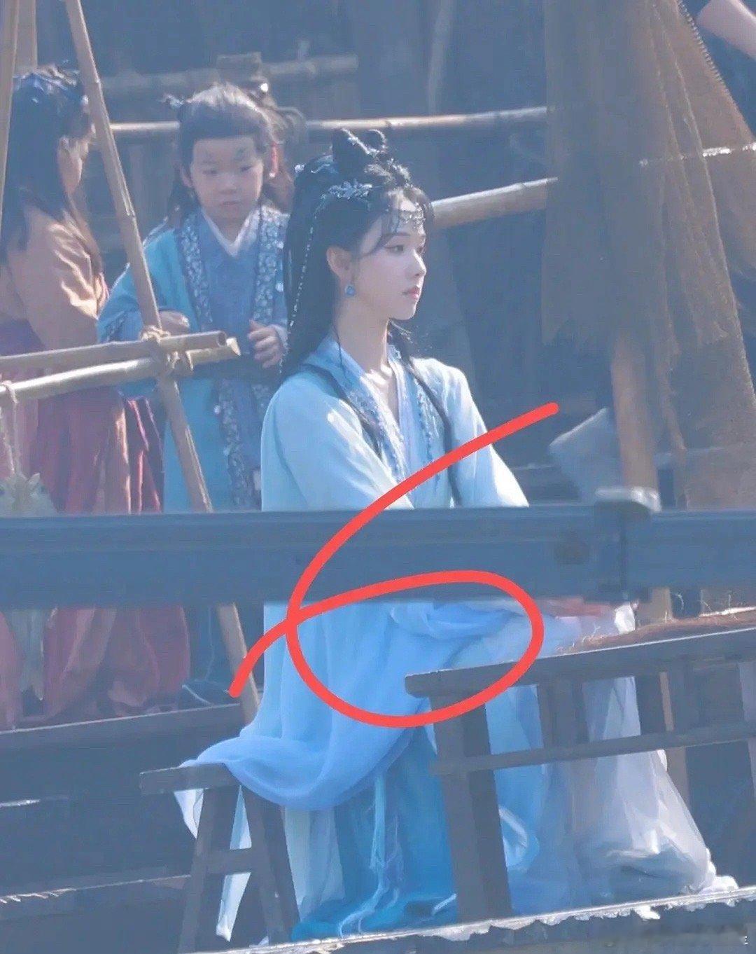 陈都灵 陈都灵蓝色造型，体态好好 