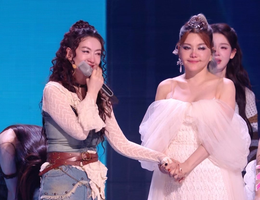 妈呀，者来女淘汰了，现场黑幕声音好大好大，芒果台直接把这段背景声消音了…者来女淘